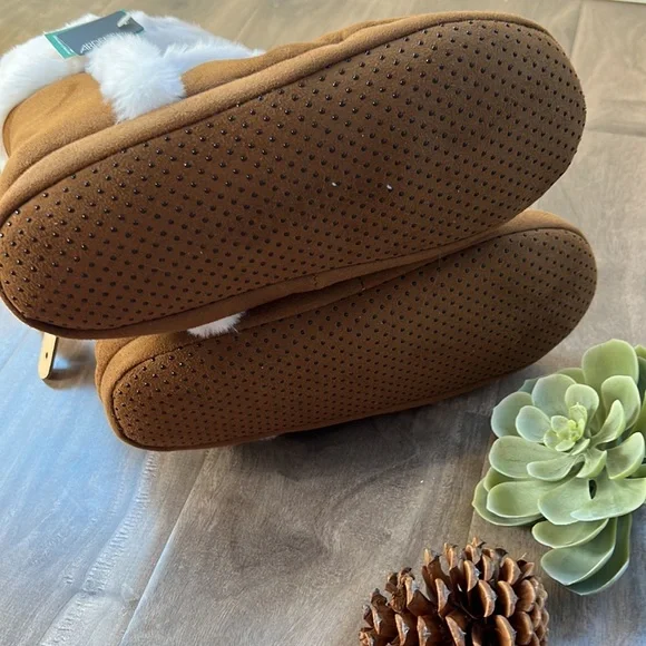 ARDENE ECO plus bootie slippers - NEW - size 5/6 - Picture 7 of 8